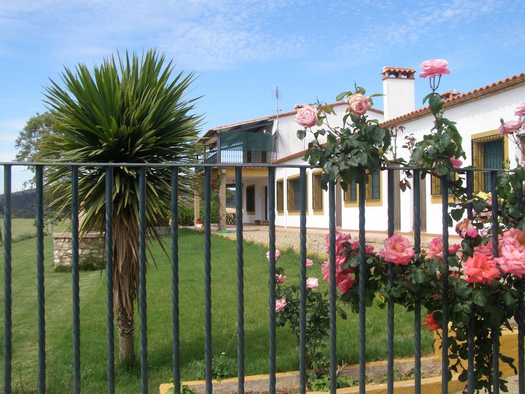 Casa Rural La Sierra De Monfraguee Малпартида де Пласенсия Екстериор снимка
